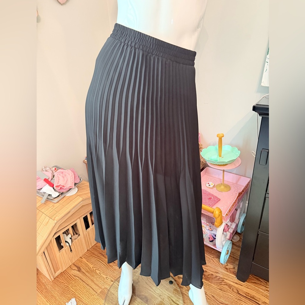 Max Studio Black Graduated Pleat Midi Skirt